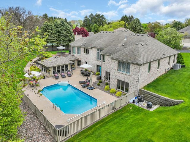 8 Lake Pointe CIRCLE, Wind Point, WI 53402