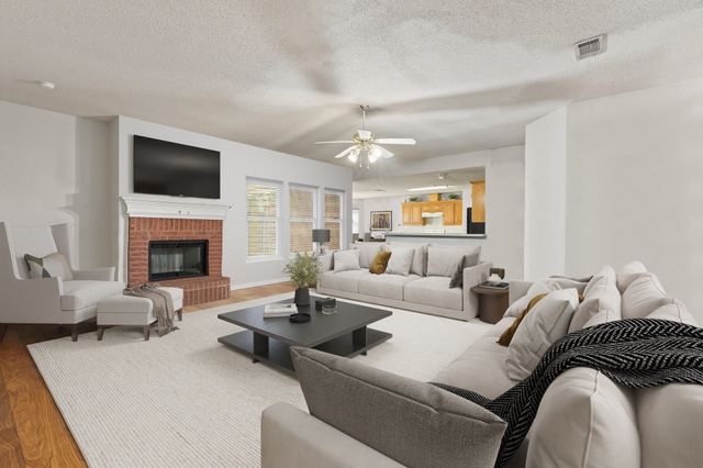 808 Elbe Drive, Arlington, TX 76001
