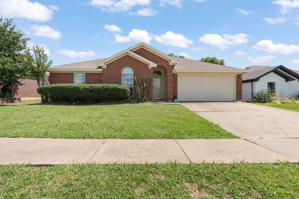808 Elbe Drive, Arlington, TX 76001