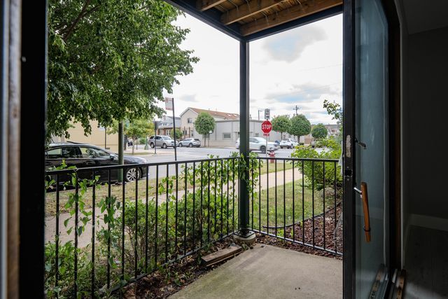 7500 W Addison Street 1-S, Chicago, IL 60634