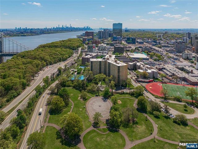 2200 N Central Road 6H, Fort Lee, NJ 07024