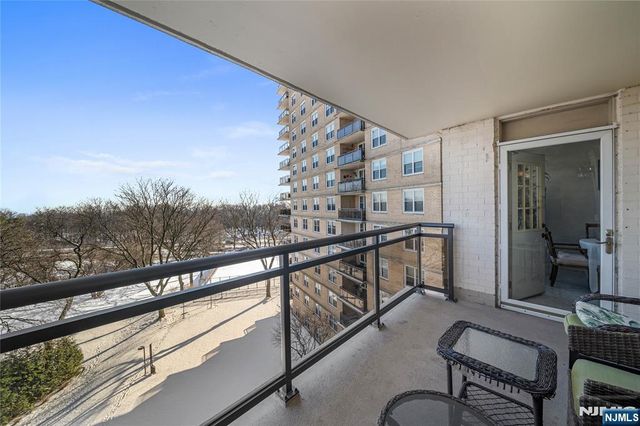 2200 N Central Road 6H, Fort Lee, NJ 07024