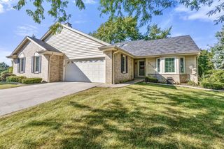 5339 S Cambridge LANE, Greenfield, WI 53221