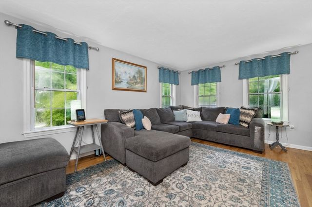 147 Centre Ave 147, Abington, MA 02351