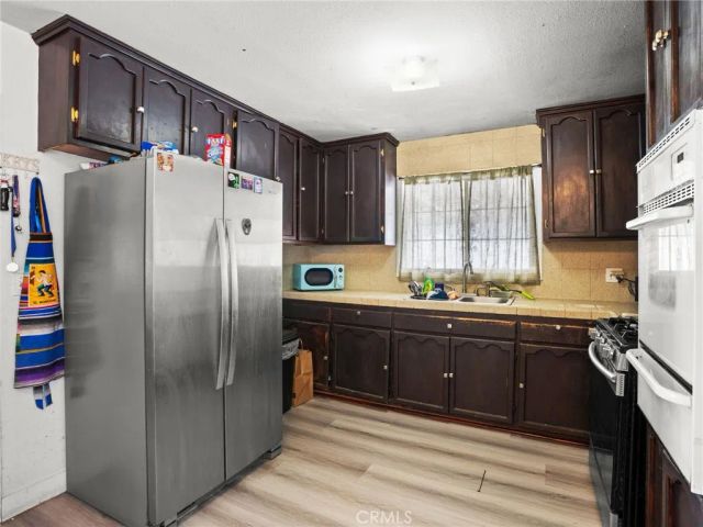 2795 W Victoria St, Rialto, CA 92376