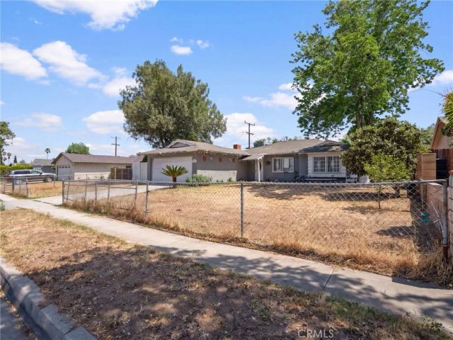 2795 W Victoria St, Rialto, CA 92376