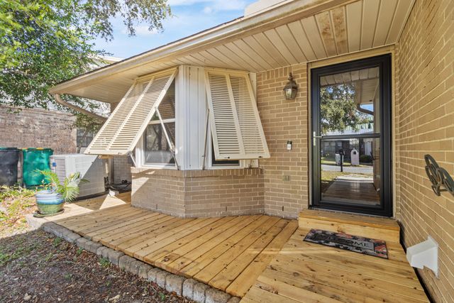 807 Holbrook Circle, Fort Walton Beach, FL 32547