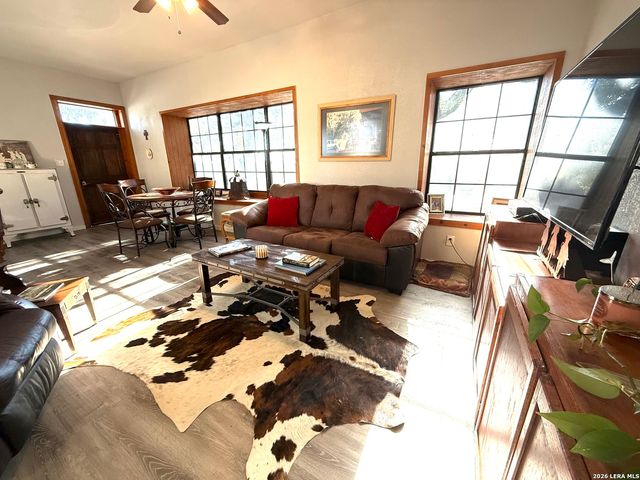 1 Mackenzie, Brackettville, TX 78832