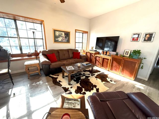 1 Mackenzie, Brackettville, TX 78832