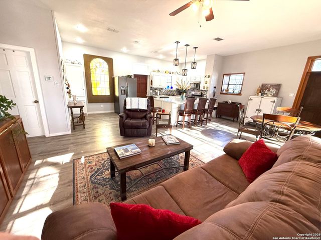 1 Mackenzie, Brackettville, TX 78832