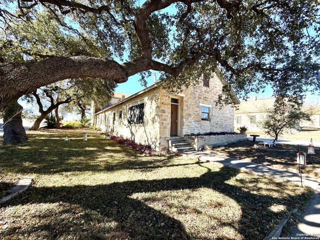 1 Mackenzie, Brackettville, TX 78832