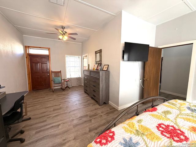 1 Mackenzie, Brackettville, TX 78832