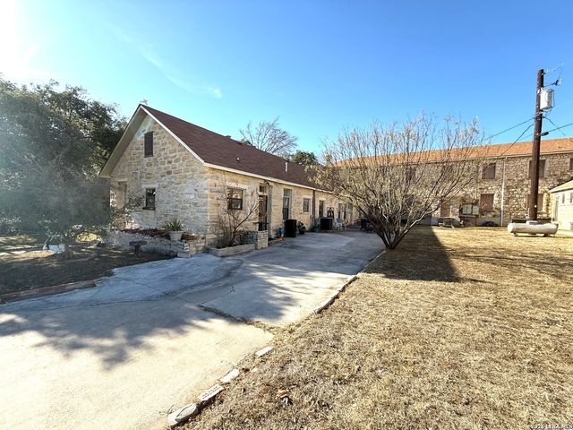 1 Mackenzie, Brackettville, TX 78832