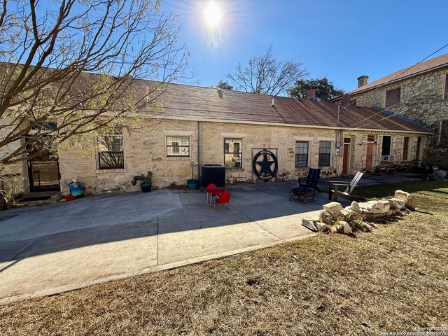 1 Mackenzie, Brackettville, TX 78832