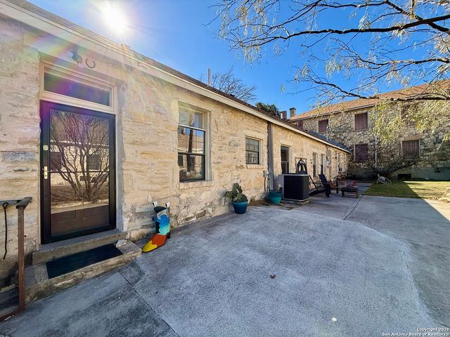 1 Mackenzie, Brackettville, TX 78832