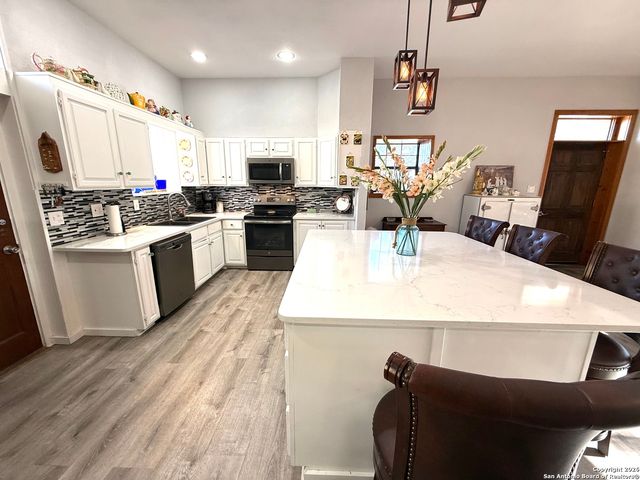 1 Mackenzie, Brackettville, TX 78832