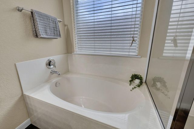 102 Wisteria WAY, San Marcos, TX 78666