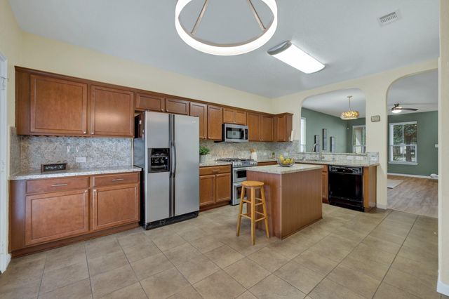 102 Wisteria WAY, San Marcos, TX 78666