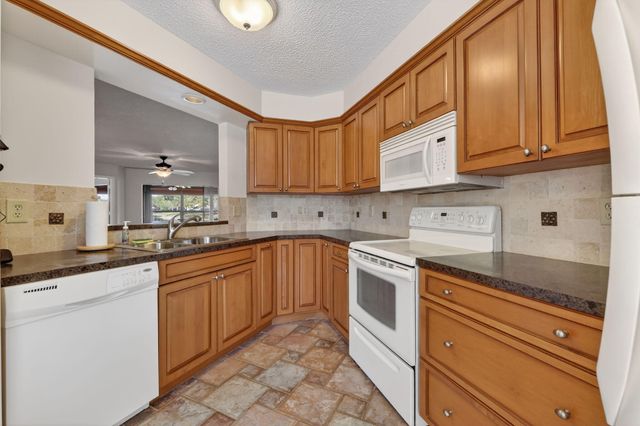 6060 SE Martinique Drive 103, Stuart, FL 34997