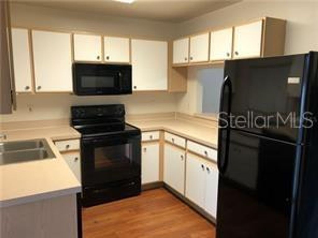 Image 7 of property listing at 2113 FLUORSHIRE DRIVE, Brandon, FL 33511