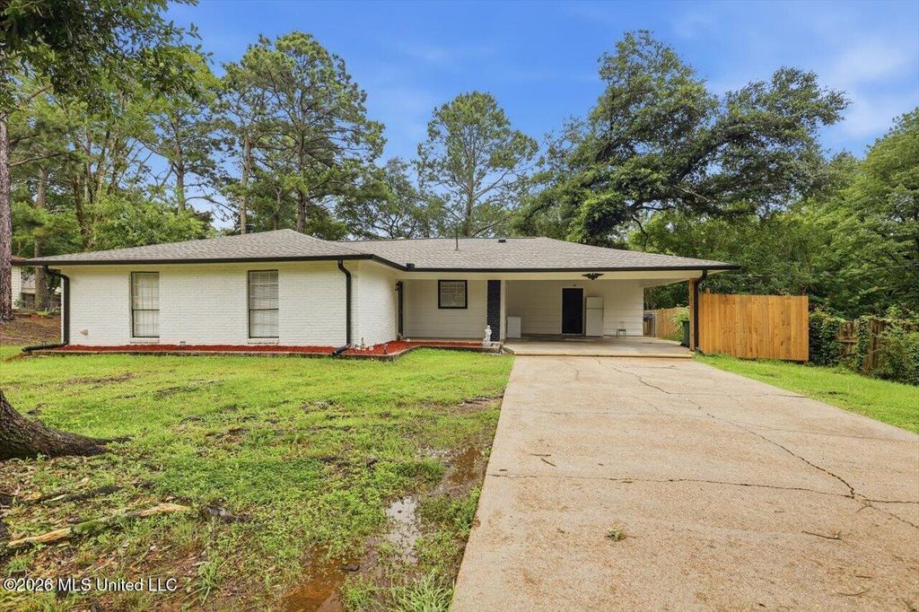317 E School Street, Ridgeland, MS 39157