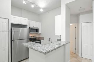 6001 SW 70th St 108, South Miami, FL 33143