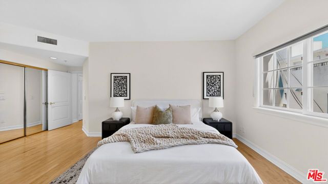 9848 Vidor Drive 402, Los Angeles, CA 90035