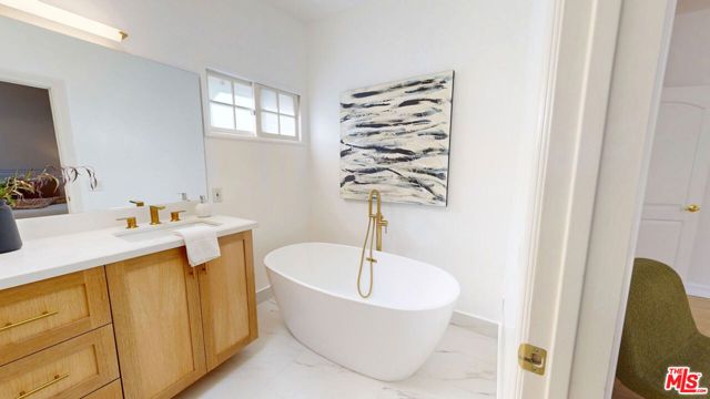 9848 Vidor Drive 402, Los Angeles, CA 90035