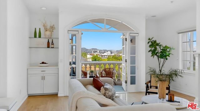 9848 Vidor Drive 402, Los Angeles, CA 90035