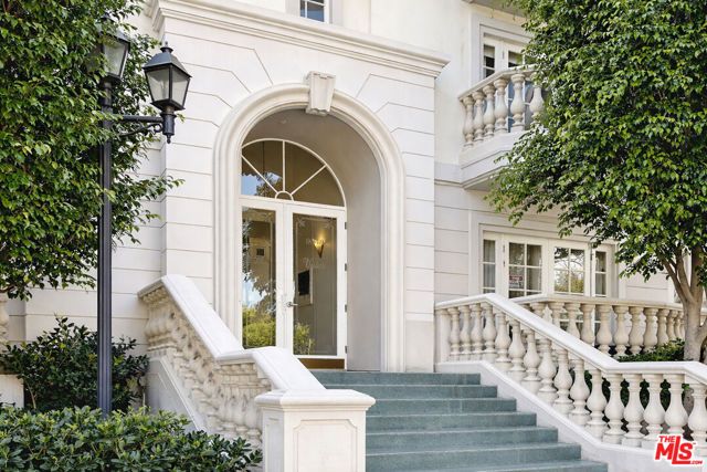 9848 Vidor Drive 402, Los Angeles, CA 90035