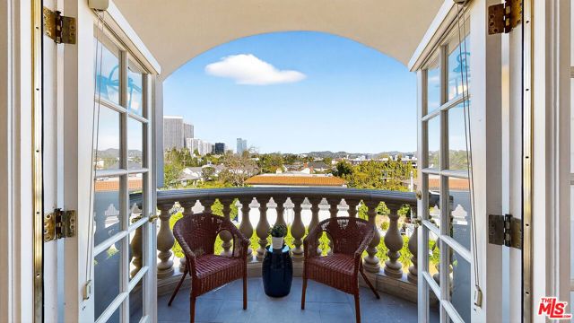 9848 Vidor Drive 402, Los Angeles, CA 90035