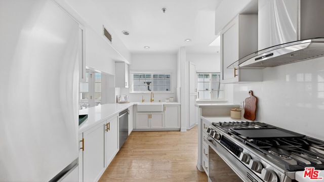 9848 Vidor Drive 402, Los Angeles, CA 90035