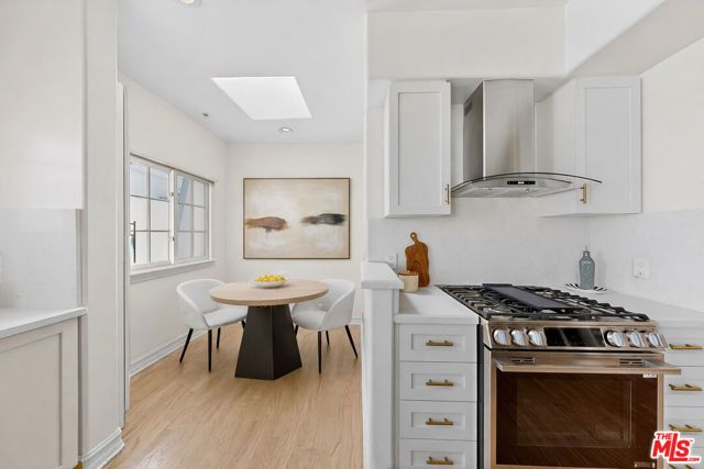 9848 Vidor Drive 402, Los Angeles, CA 90035