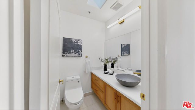 9848 Vidor Drive 402, Los Angeles, CA 90035