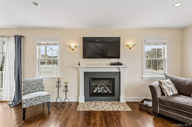 84 Barnes Street, Long Beach, NY 11561