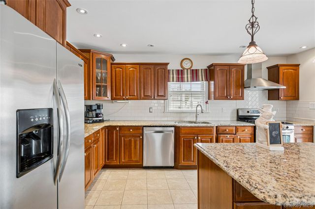 84 Barnes Street, Long Beach, NY 11561