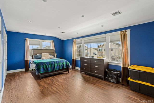 84 Barnes Street, Long Beach, NY 11561