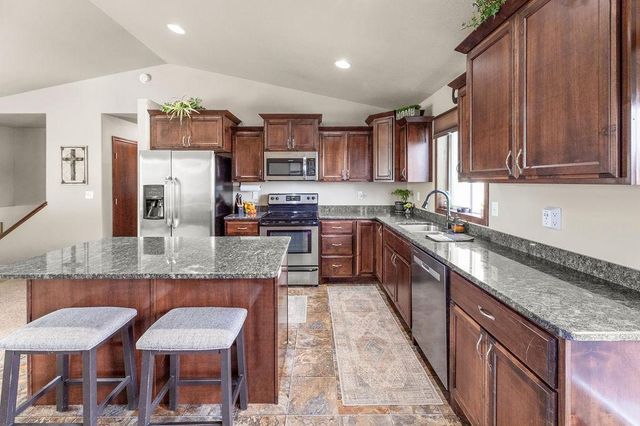 6089 55th Avenue S, Fargo, ND 58104