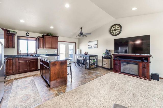 6089 55th Avenue S, Fargo, ND 58104