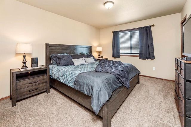 6089 55th Avenue S, Fargo, ND 58104