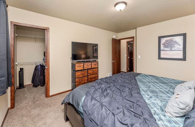 6089 55th Avenue S, Fargo, ND 58104