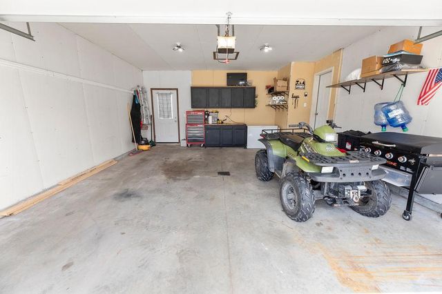 6089 55th Avenue S, Fargo, ND 58104