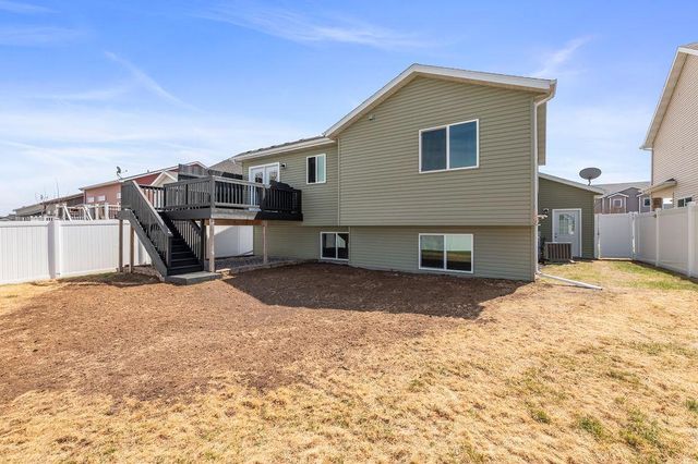 6089 55th Avenue S, Fargo, ND 58104