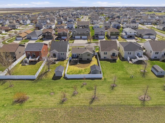6089 55th Avenue S, Fargo, ND 58104