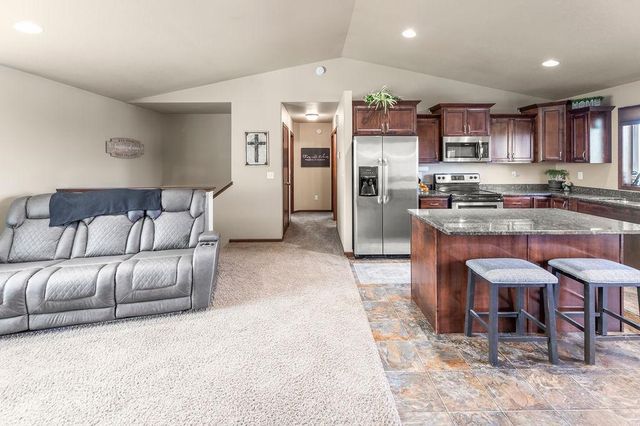 6089 55th Avenue S, Fargo, ND 58104