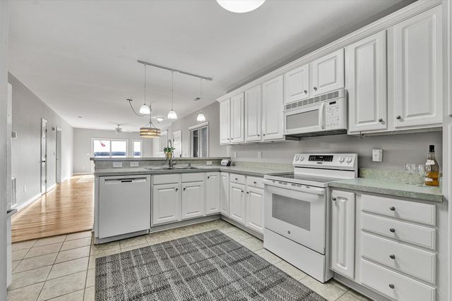 200 Bay Shore Dr Unit 115, Moneta, VA 24121