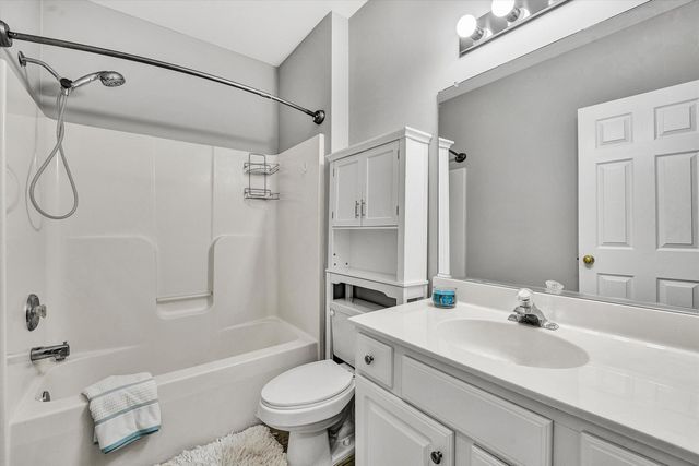 200 Bay Shore Dr Unit 115, Moneta, VA 24121