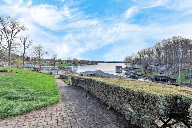 200 Bay Shore Dr Unit 115, Moneta, VA 24121