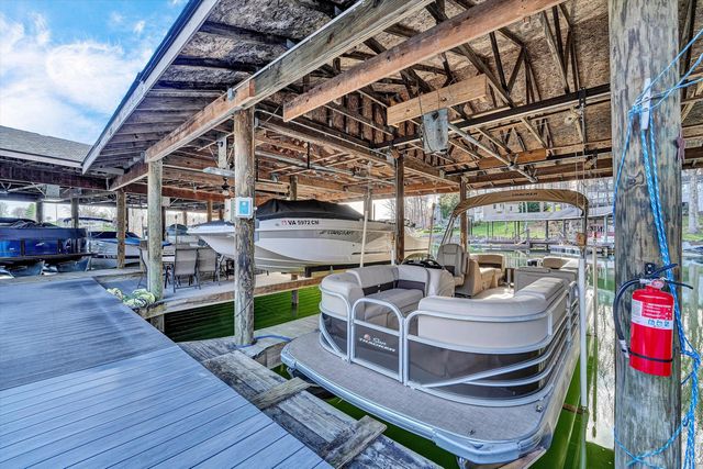 200 Bay Shore Dr Unit 115, Moneta, VA 24121