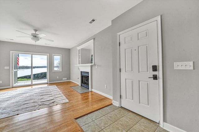 200 Bay Shore Dr Unit 115, Moneta, VA 24121